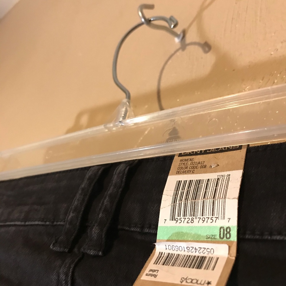 DKNY black denim jeans size 8, stretchy & pockets - Picture 3 of 6